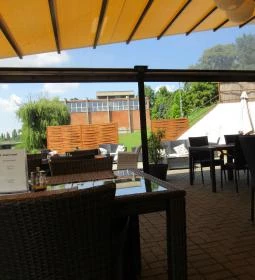 Szeparé Kávézó & Étterem