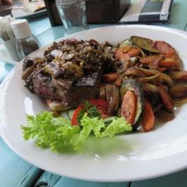 Tonett Pub Étterem & Pizzéria Budapest - Étel/ital