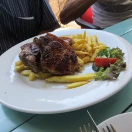 Tonett Pub Étterem & Pizzéria Budapest - Étel/ital