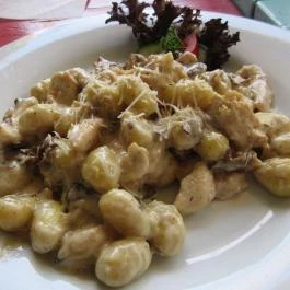 Tonett Pub Étterem & Pizzéria Budapest - Étel/ital