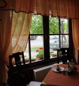 Viktória Cukrászda & Kávéház