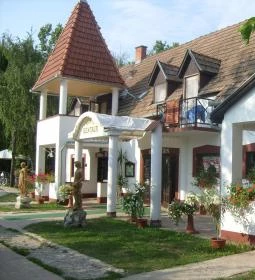 Kentaur Lovas & Folklór Üdülőfalu