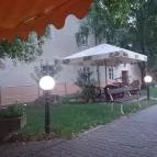 Asztrik Panzió Kalocsa - Medence/kert