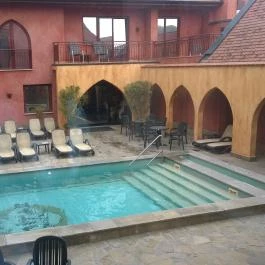 Mesés Shiraz Hotel Egerszalók - Medence/kert