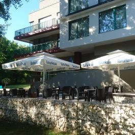 Portobello Wellness & Yacht Hotel Esztergom, Esztergom - Medence/kert
