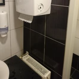 Stühmer Mintabolt & Cukrászda, Maklár - Mosdó