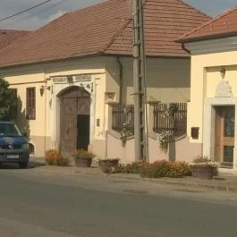 Oroszlános Borvendéglő Tállya - Külső kép