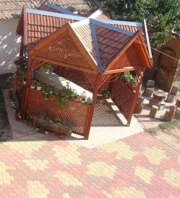 Kontra - Madarasi Lakás 