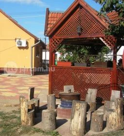 Kontra - Madarasi Lakás 