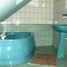 Kontra - Madarasi Lakás Abádszalók - Szobák