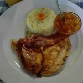 Lilaakác Kisvendéglő, Abádszalók - Étel/ital