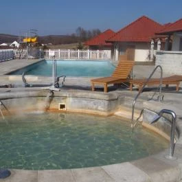 Egri Korona Borház & Wellness Hotel Demjén - Medence/kert