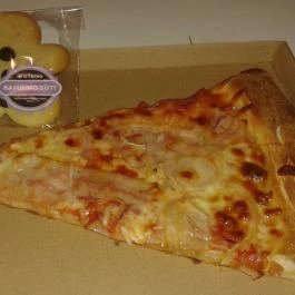 Il Treno - Allee, Budapest - Étel/ital