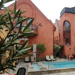 Mesés Shiraz Hotel Egerszalók - Medence/kert