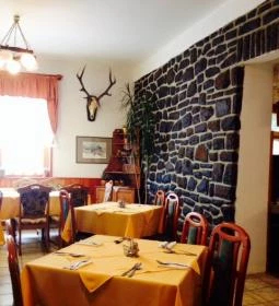 Vöröskő Kisvendéglő