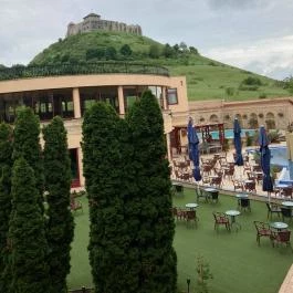 Hotel Kapitány Superior Wellness Sümeg - Medence/kert