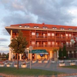 Hotel Aquarell Cegléd - Külső kép