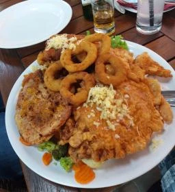 Arany Kakas Fogadó étterme