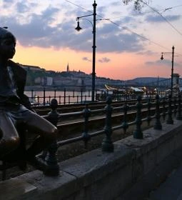 Kiskirálylány szobor