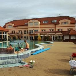 Aqua-Spa Konferencia és Wellness Hotel, Cserkeszőlő - Medence/kert