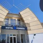Forrás Hotel Komárom - Külső kép