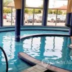 Forrás Hotel Komárom - Medence/kert