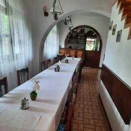 Laci Betyár Fogadó, Hajdúszoboszló - Vendéglátás