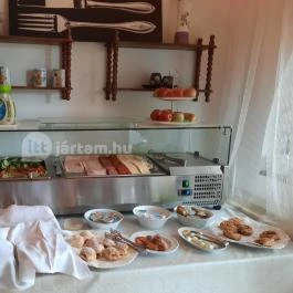 Laci Betyár Fogadó, Hajdúszoboszló - Vendéglátás