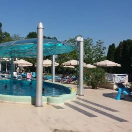 Liget Wellness & Konferencia Hotel , Szarvas - Medence/kert