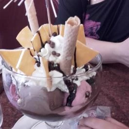 Szent Korona Cukrászda Soltvadkert - Külső kép