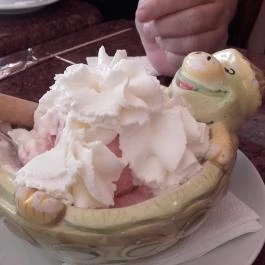 Szent Korona Cukrászda Soltvadkert - Étel/ital