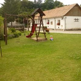 Bóbita Apartmanház Szilvásvárad - Medence/kert