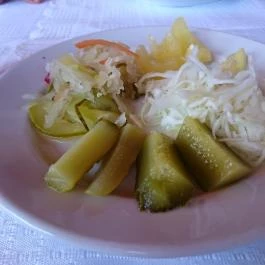 Moni Vendéglő, Fülesd - Étel/ital