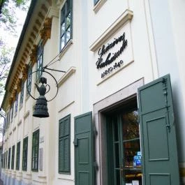 Százéves Cukrászda, Gyula - Külső kép