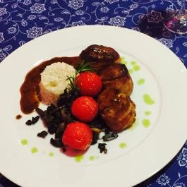 Ínyenc Kert Étterem & Kávéház, Budapest - Étel/ital