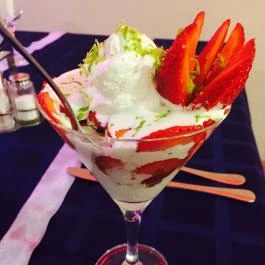 Ínyenc Kert Étterem & Kávéház, Budapest - Étel/ital