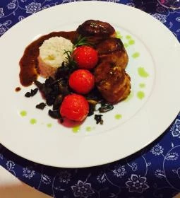 Ínyenc Kert Étterem & Kávéház