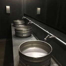 Bestia Budapest - Mosdó