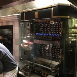 Kollázs, Budapest - Belső