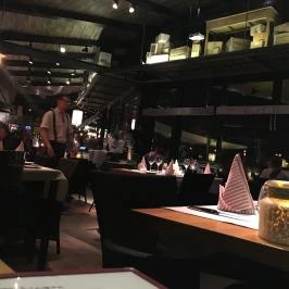 Robinson Restaurant, Budapest - Belső