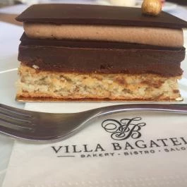 Villa Bagatelle, Budapest - Étel/ital