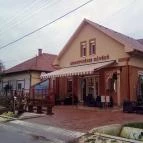 Aranycsésze Kávézó Kunhegyes - Külső kép