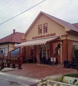 Aranycsésze Kávézó