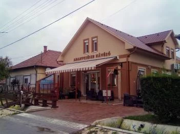 Aranycsésze Kávézó Kunhegyes