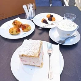 Cziniel Cukrászda & Kávéház Budapest - Étel/ital