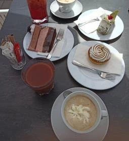 Cziniel Cukrászda & Kávéház