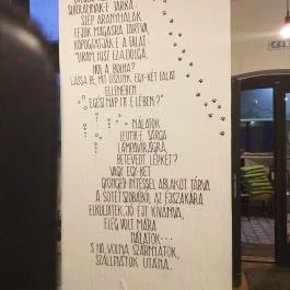 Vasmacska KávéZoo Budapest - Belső