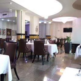 Grand Hotel Glorius, Makó - Vendéglátás