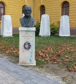 Wosinsky Mór mellszobra