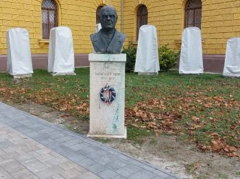 Wosinsky Mór mellszobra Szekszárd